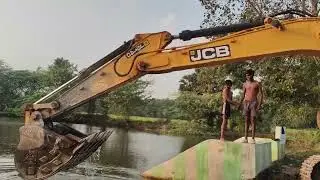 JCB JS140 || Excavator Waterfall Bath! 🚜💦 Next Level Enjoyment with Friends! || Hitachi video..