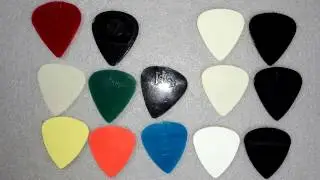 Vintage Guitar Picks - 14.7 Mosrite, Bakersfield, The Ventures & Joe Maphis