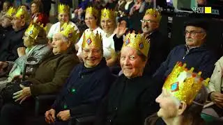Seniores de Famalicão cantam os Reis em pavilhão lotado