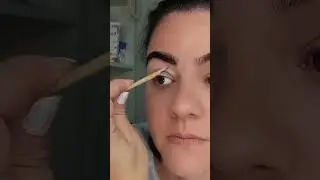 Henna na sobrancelha sozinha em casa #sobrancelhas #sobrancelhasdesign#sobrancelhasdehenna