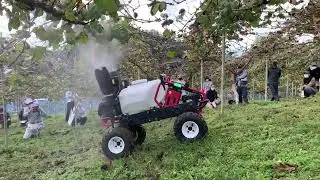 XAG R150 Sprayer Tractor vineyard 1
