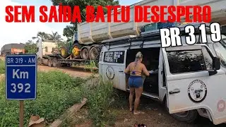 ELES ESTÃO LÁ PARADOS E BLOQUEARAM A BR 319 BEM NO MEIÃO