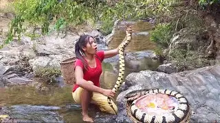 Wow Brave Girl Catch Snake and Cooking Soup for Survival Food in the forest@RinaAdventureAllTime