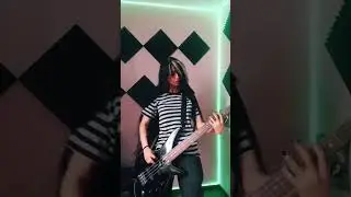 Stricken (bass) - Disturbed #bassguitars #girlmusician #numetal #disturbed #metalhead #bassplayer