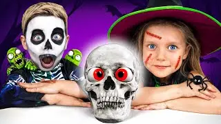 Halloween Trick or Treat Candy Haul with Alex and Gaby | Playing and LEARN COLORS with BODY PAINT