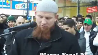 Eingesch&uuml;chterte Moscheen Konvertierung auf der Stra&szlig;e (OffenbachM. 2010) Pierre Vogel