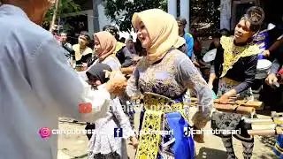 CIBULAN.'  Lanang wadon adus adusan... #angklungputrasari #cibulan #angklungbrebes #angklungasyik