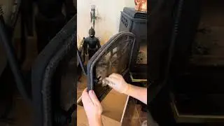 Чистка стекла дровяной печи только водой и древесной золой #дровянаяпечь #камин #чисткастекла