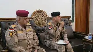 القاضي (حيدر حنون) خلال لقائه قائد عمليات بغداد الفريق الركن (احمد سليم بهجت) في مقر الهيئة
