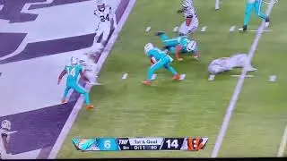Teddy Bridgewater shovel pass TD to Chase Edmonds vs Bengals 9/29/22