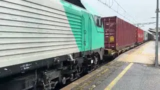 LOCOMOTORA 335.010 DE TRANSFESA + TECO DE MAERSK POR &Aacute;VILA, SALUDOS MAQUINISTA 