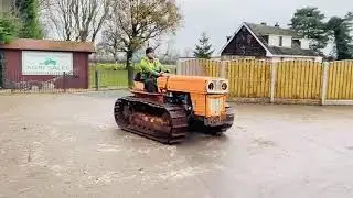 UNIVERSAL 640SM TRACKED TRACTOR FOR SALE