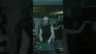Secret rave in old Berlin swimming pool - Techno music 2024