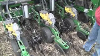 DB90 36 Row John Deere Planter with 2014 TrackTill FM