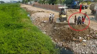 New Road best action by bulldozer komatsu pushing land and Cutting Gravel