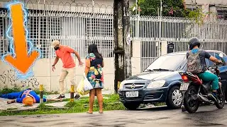 ELETRICISTA LEVANDO CHOQUE - Pegadinha | Rafael Chocolate