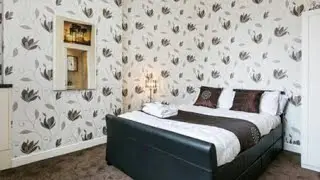 KNUTSFORD House Holidays | Manchester, United Kingdom | Hotel Review 🏩