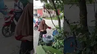 I&rsquo;m wearing a red shirt while throwing away the trash #lifestyle#daily#motivation#inspiration