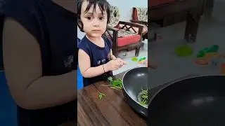 Little helping hand ✋️ 💖 ✨️ #shorts #babyshorts #babyshorts #subscribe #littlehelper