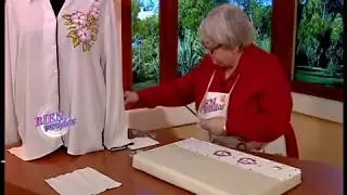 Alicia Monz&oacute;n - Bienvenidas TV - Pinta sobre tela una Camisa con Hibiscus.