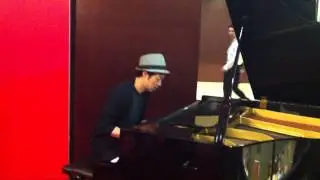 [HD] Yiruma playing 