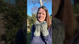 Схема вязания крючком варежек &laquo;Листья&raquo; только что появилась на Etsy и Ravelry! #схемавязаниякрючком