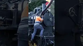 This Is How the Smokebox of a 1913 Steam Locomotive Is Cleaned!