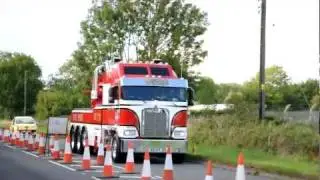 Kenworth K100 Wrecker leaving Retro Show Gaydon 2011.AVI