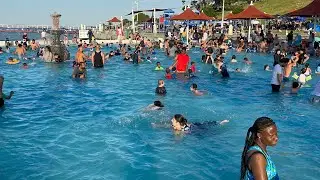 Amazing and extremely beautiful beach and pool eastern beach geelong
