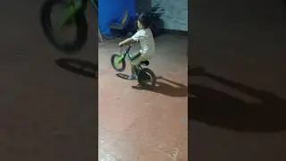 #minivlog Look at the little boy doing the bicycle #souravjhoshivlog #shorts
