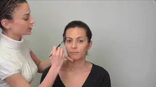 Highlight and Contour for an Oval Face Shape