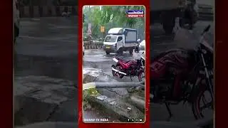Heavy Rain Causes Severe Waterlogging on Veera Desai Road, Andheri West in Mumbai | MUNSIF TV