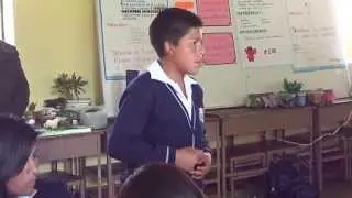Estudiante  quechua hablante   se defiende de discriminación