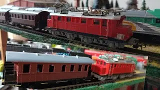 Elektrow&oacute;z E44-001 w składzie osobowym Lokomotywa firmy PIKO
