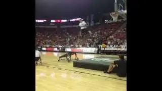 NBA halftime show flip into a crazy dunk vine #nbasummerleague #nba #halftime show