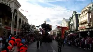 Парад героев Уолда Диснея в Париже август 2013 год