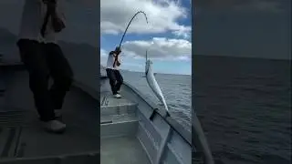 mancing ikan di laut
