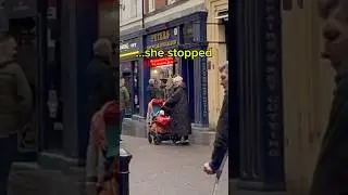 The way she stopped&hellip;TWICE ❤️ #singing  #singer #public #reaction #nostalgia #ordinary