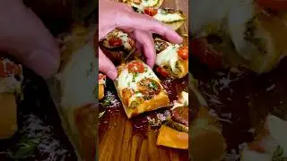 French Bread Pizza with EASY pesto sauce! 🌿#shorts #easyrecipe #frenchbread #pizzatime #snack
