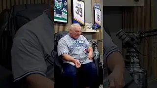 BOBBY HULL cut Brendan Shanahan&rsquo;s knobs off his sticks right before practice 😂
