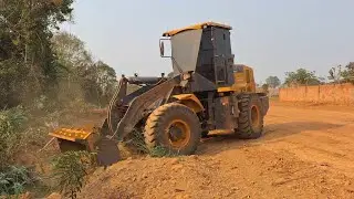 LIMPANDO O ENTULHO DA BEIRA DA RUA  COM PÁ CARREGADEIRA XCMG LW300KV