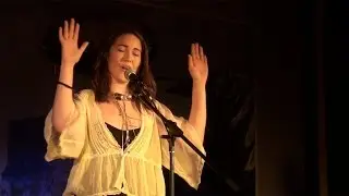 Toni MacKenzie - Lips are moving - LIVE