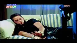 Turkish singer in leather trousers