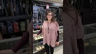 Какое оружие носят сотрудники оружейных магазинов? #gunshop #edc #ccw #sigsauer #glock #hk