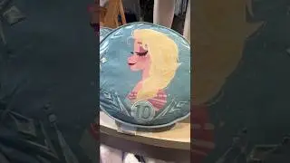 New FROZEN MERCH at World of Disney #disneysprings #frozen #disneyworld #disneymerchandise #disney