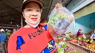 Tuyet goes to the market and cooks for the whole family.
