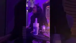 sosmula is recording in the studio