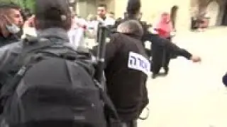 Arrests during tension outside Al-Aqsa mosque
