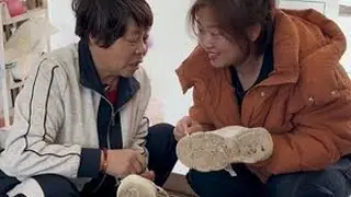 带婆婆去剪头发#记录我的农村生活#白鞋边去黑剂