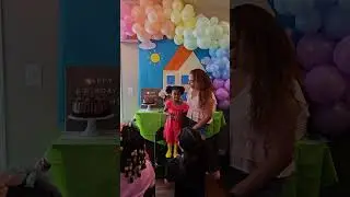 DIY peppa pig birthday party decor!